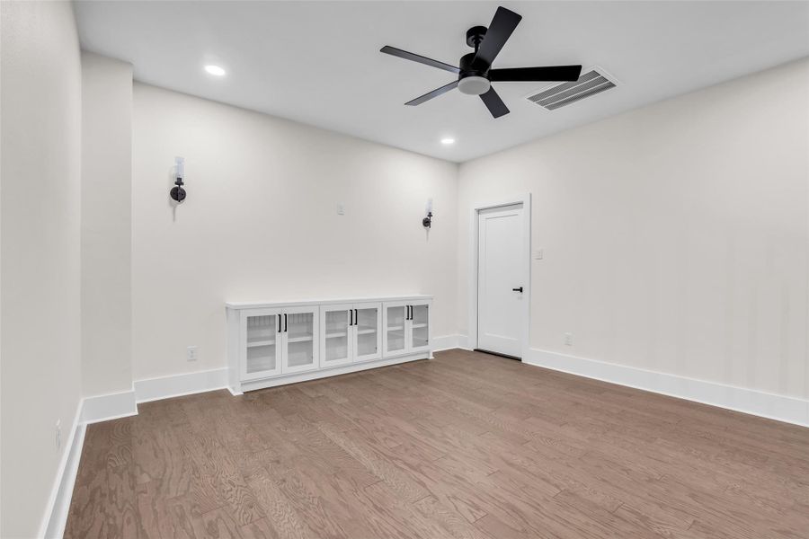 Spacious, unfurnished interior of a new home in , Tomball (Image 36).