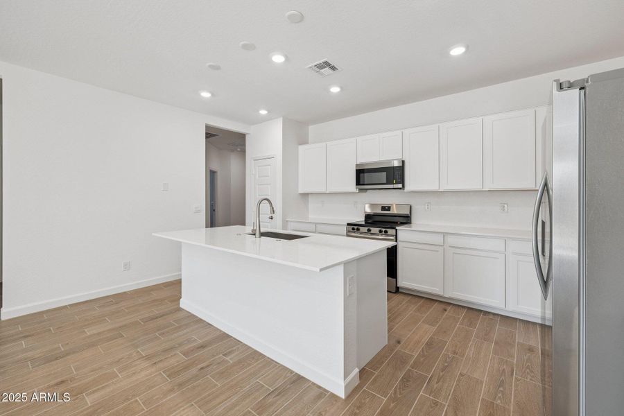 8-web-or-mls-24213-w-southgate-ave