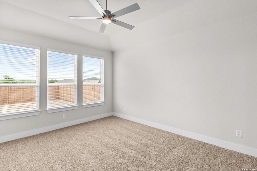Spacious, unfurnished interior of a new home in Stillwater Ranch, San Antonio (Image 24).