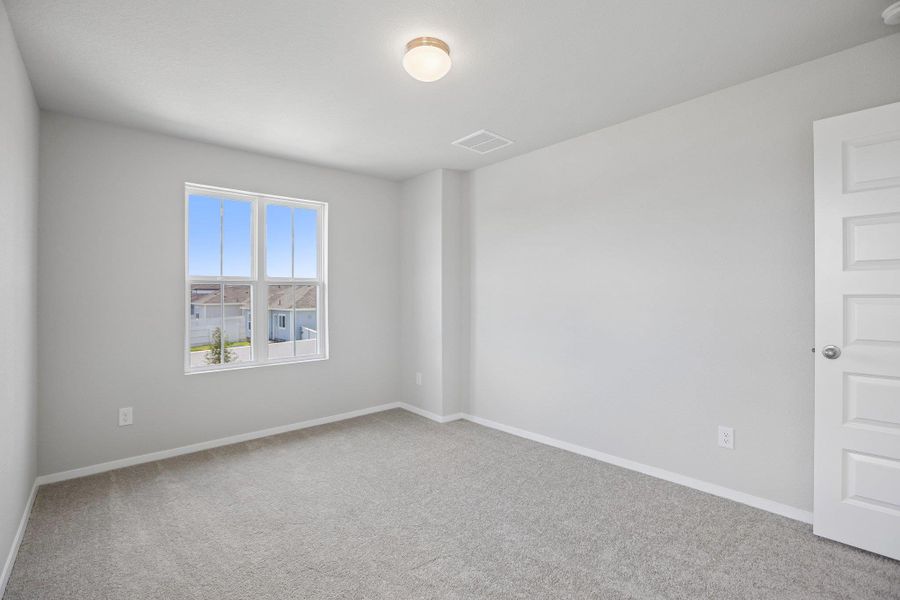 Spacious, unfurnished interior of a new home in Harvest Ridge, Elgin (Image 32).