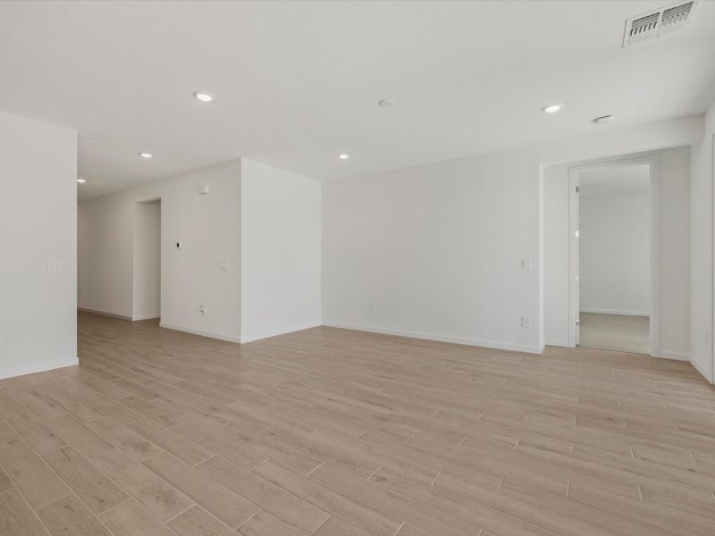 Spacious, unfurnished interior of a new home in Rancho Mirage Signature Series, Maricopa (Image 11).