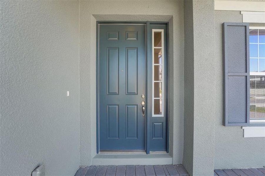 Exterior details and patio area of a home in Palms at Windermere, Windermere (Image 22).