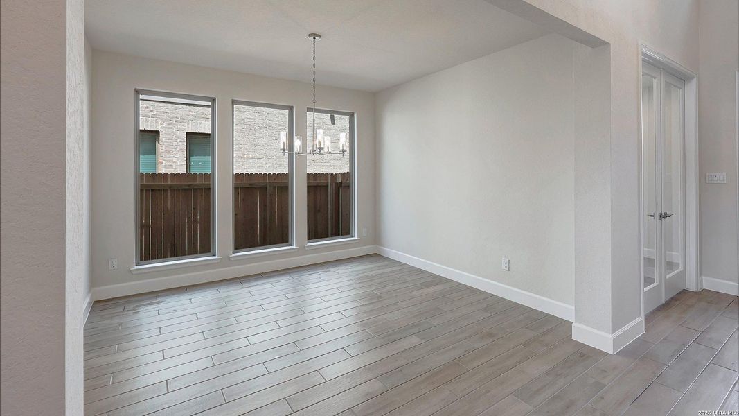 Spacious, unfurnished interior of a new home in Haby Hill, San Antonio (Image 19).