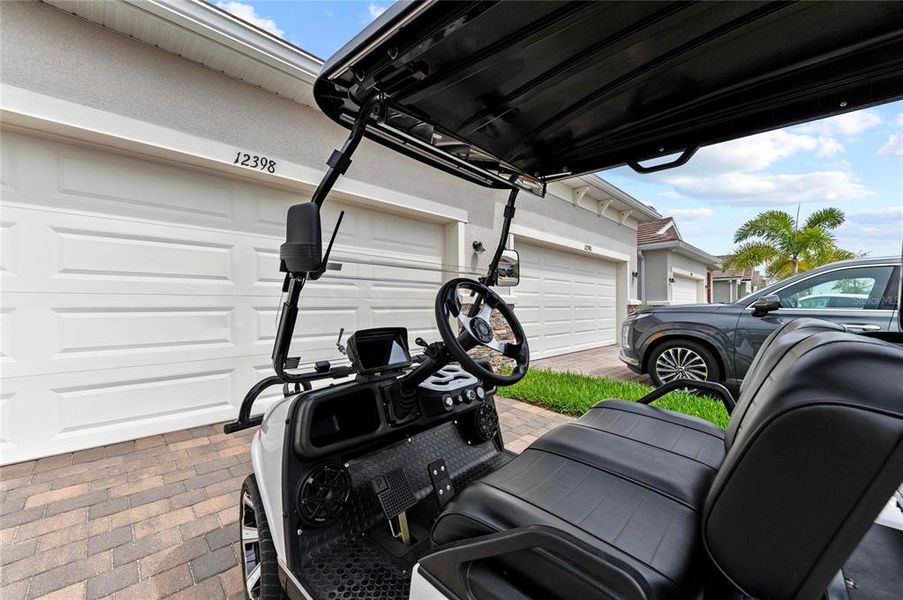 Exterior details and patio area of a home in , Venice (Image 25).