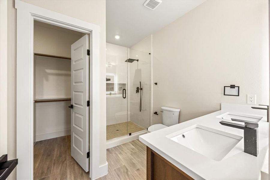 Furnished interior view inside a new home in , Granbury (Image 16).