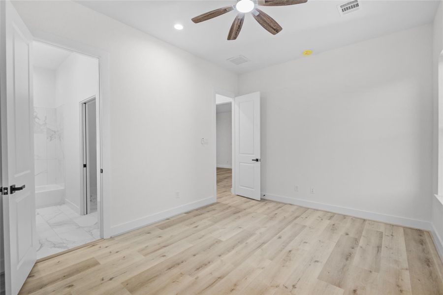 Spacious, unfurnished interior of a new home in , Houston (Image 30).