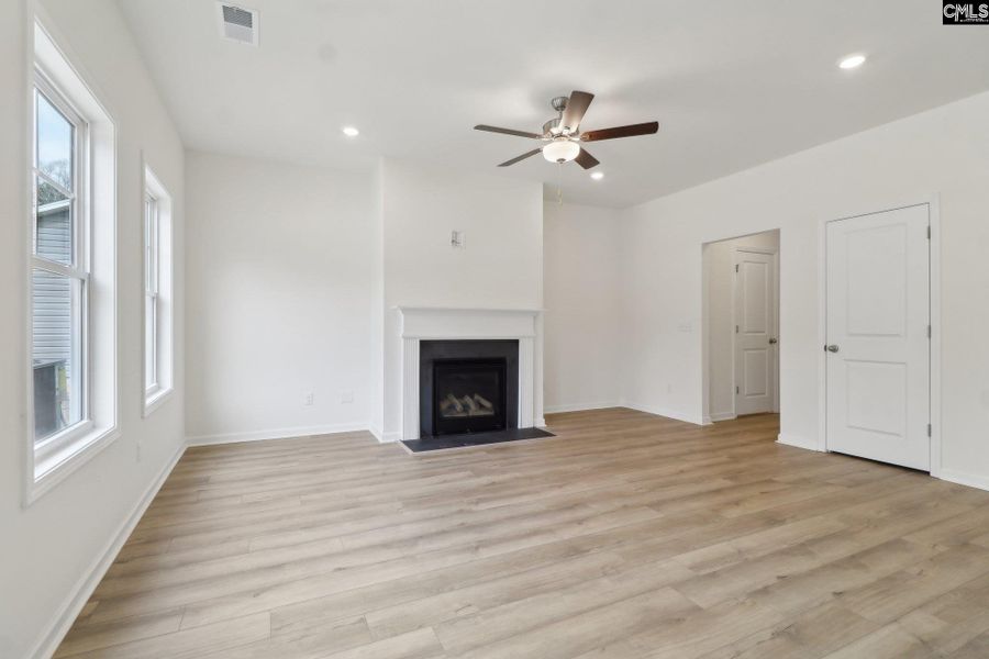 Spacious, unfurnished interior of a new home in Peachtree Hills, Lexington (Image 13).