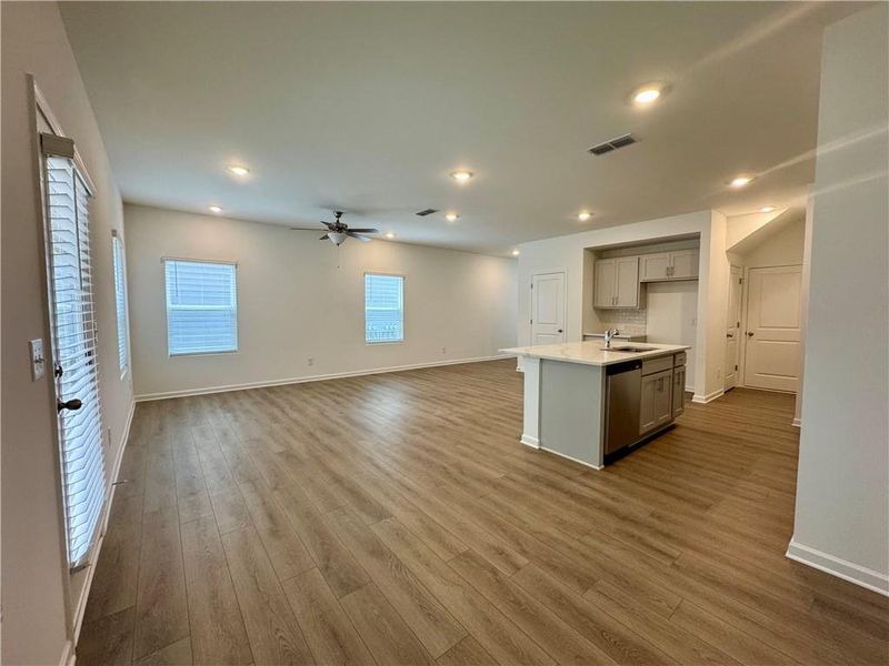 Spacious, unfurnished interior of a new home in Eastlyn Crossing, Flowery Branch (Image 11). Spacious, unfurnished interior of a new home in Eastlyn Crossing, Flowery Branch (Image 11).