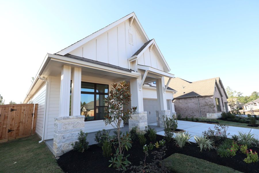 Exterior details and patio area of a home in Kresston, Magnolia (Image 13).