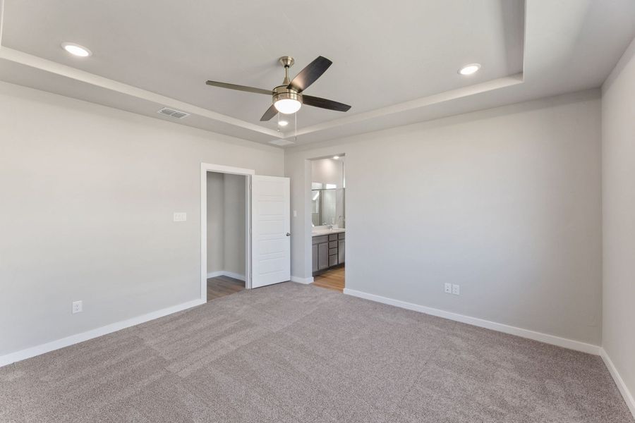 Spacious, unfurnished interior of a new home in Hunters Ranch, San Antonio (Image 12).