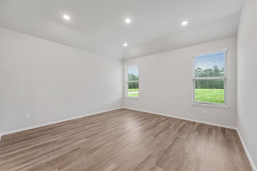 Spacious, unfurnished interior of a new home in , Lufkin (Image 21).