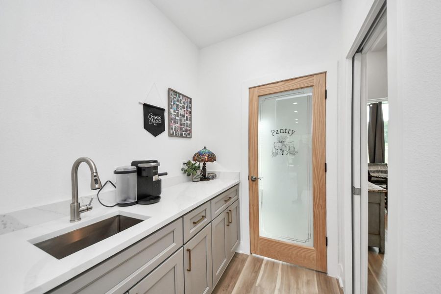 Wet bar with additional storage and located between the kitchen, pantry and front formal dining area. Wet bar with additional storage and located between the kitchen, pantry and front formal dining area.