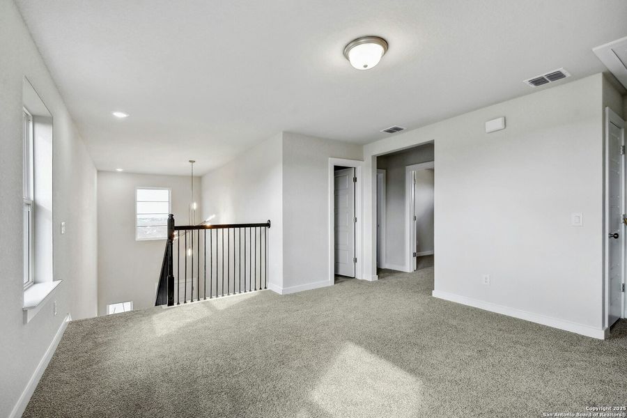 Spacious, unfurnished interior of a new home in Willowbrook, New Braunfels (Image 19).