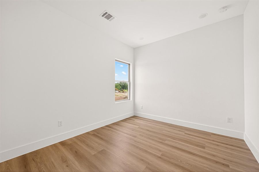 Spacious, unfurnished interior of a new home in , Houston (Image 36).
