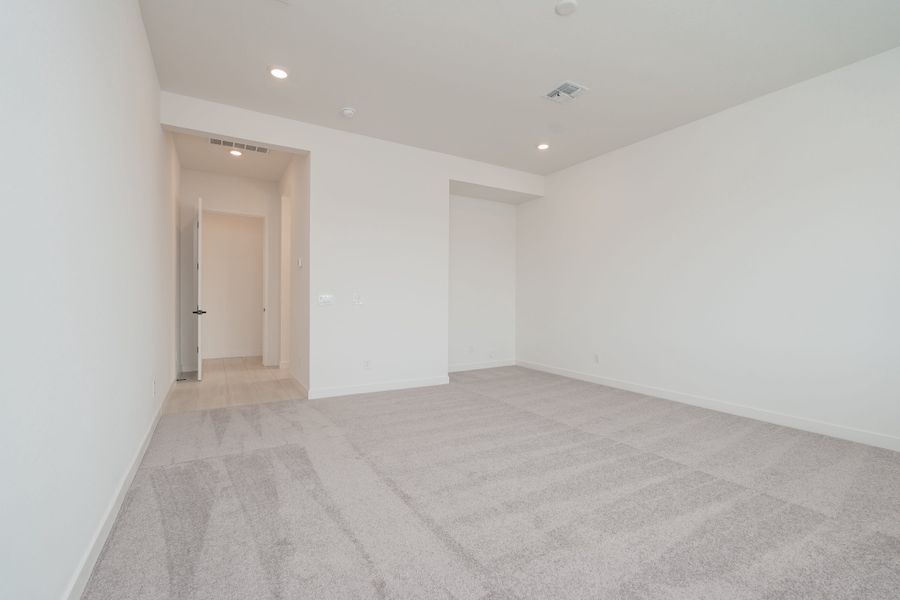 Spacious, unfurnished interior of a new home in Abel Ranch, Goodyear (Image 15).