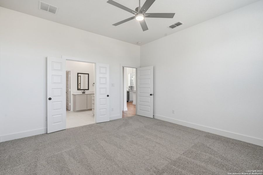 Spacious, unfurnished interior of a new home in Stillwater Ranch, San Antonio (Image 36). Spacious, unfurnished interior of a new home in Stillwater Ranch, San Antonio (Image 36).
