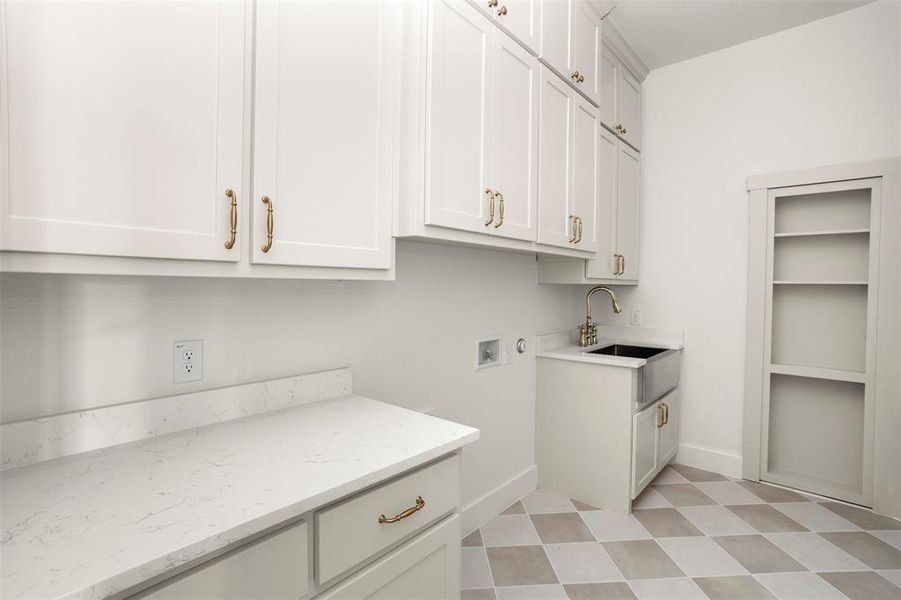 Furnished interior view inside a new home in , Waxahachie (Image 15).