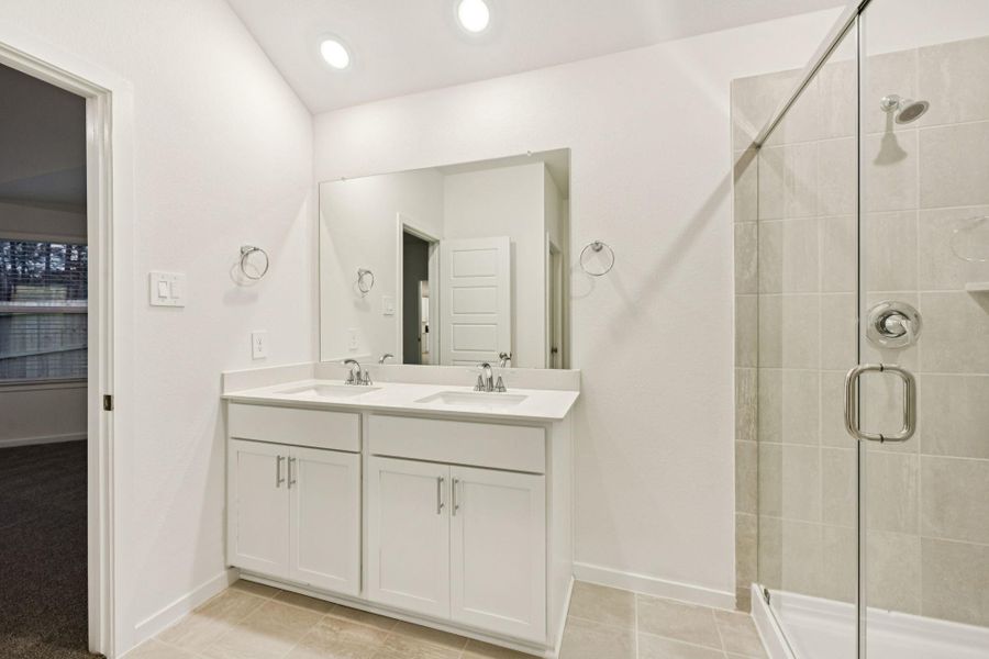 Furnished interior view inside a new home in , Conroe (Image 10).