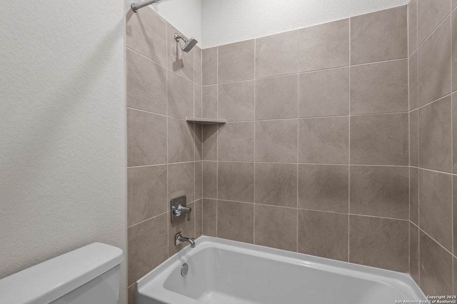 Furnished interior view inside a new home in Cinco Lakes, San Antonio (Image 14).