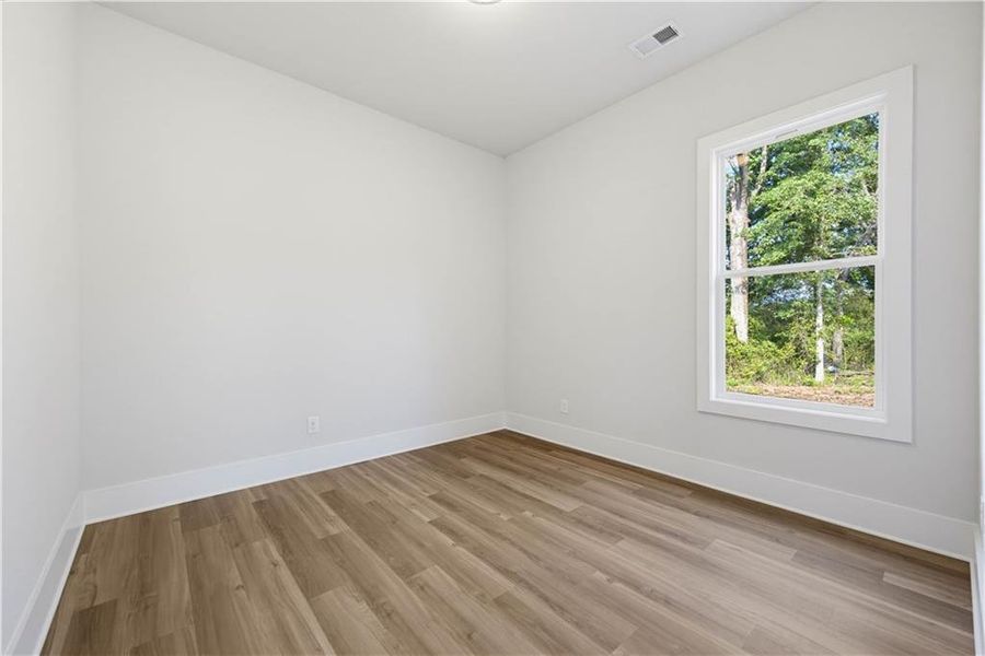Spacious, unfurnished interior of a new home in , Gainesville (Image 25).
