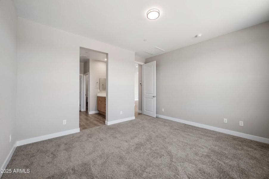 37-Primary Bedroom (2)