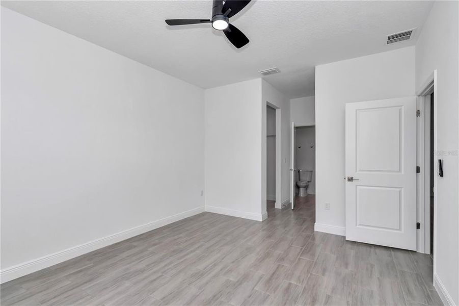 Spacious, unfurnished interior of a new home in , Citrus Springs (Image 35).