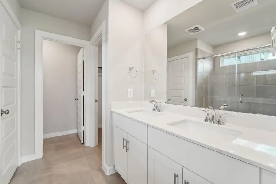 Photo is not of the actual home, but is an inspirational photo of builder’s model home and may depict options, furnishings, and/or decorator features that are not included Photo is not of the actual home, but is an inspirational photo of builder’s model home and may depict options, furnishings, and/or decorator features that are not included