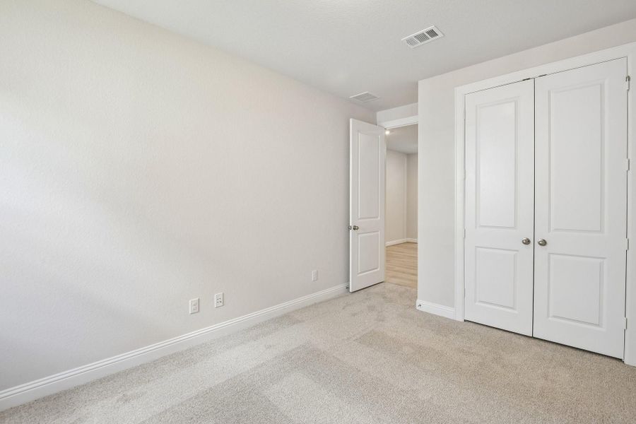 Spacious, unfurnished interior of a new home in Sienna 65', Missouri City (Image 24).