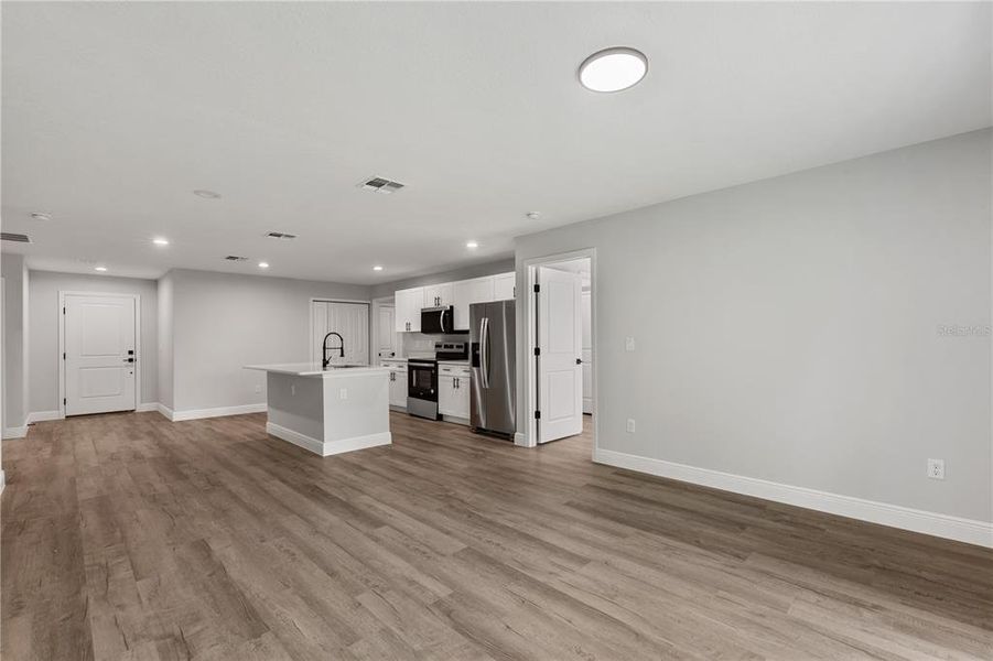 Spacious, unfurnished interior of a new home in , Orange City (Image 7).