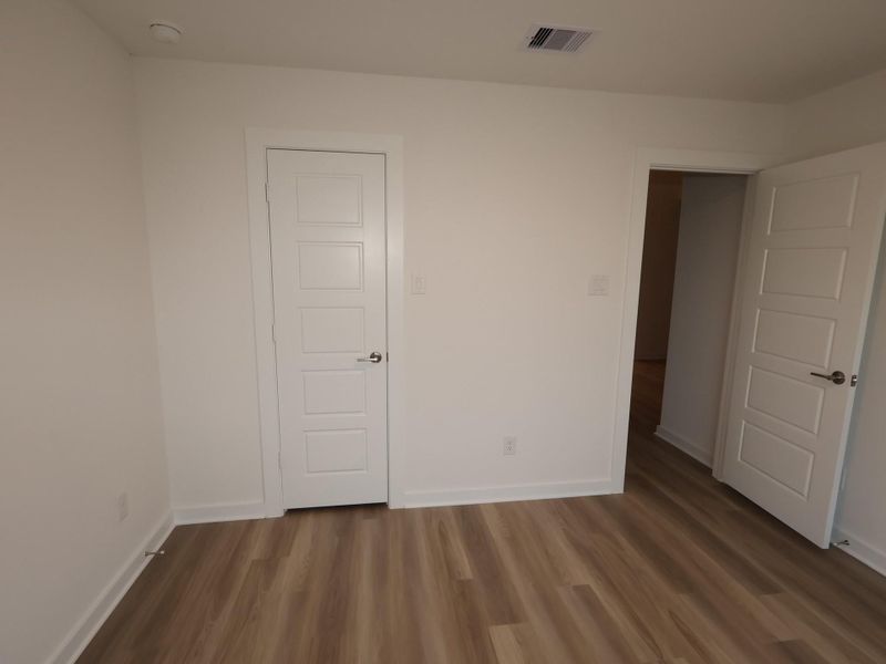 Spacious, unfurnished interior of a new home in Ambrose, La Marque (Image 14).