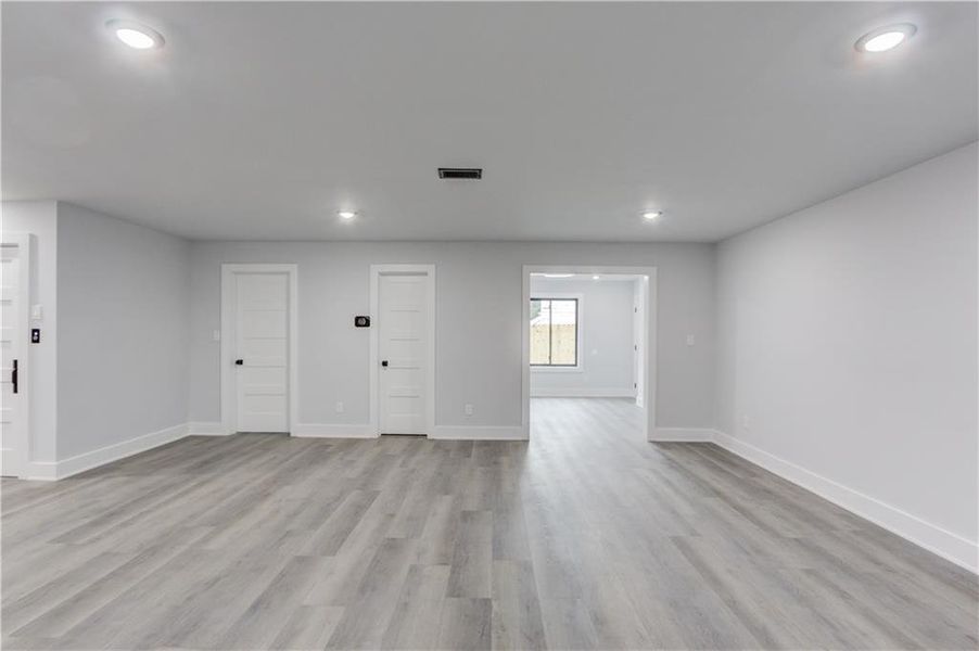Spacious, unfurnished interior of a new home in , Atlanta (Image 68). Spacious, unfurnished interior of a new home in , Atlanta (Image 68).