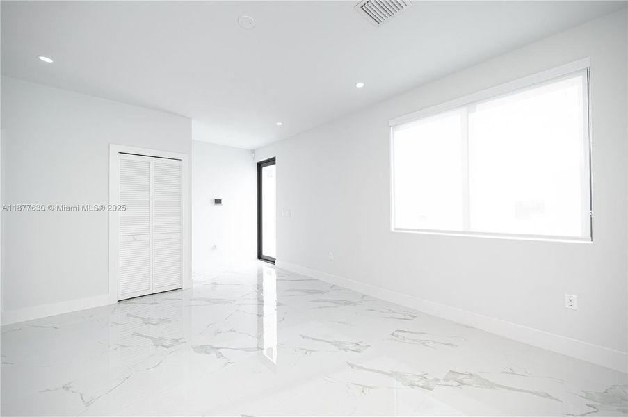 Spacious, unfurnished interior of a new home in , Florida City (Image 12).