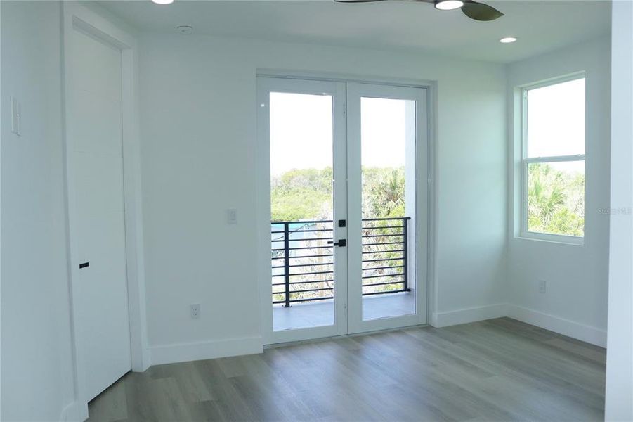 Spacious, unfurnished interior of a new home in , Port Richey (Image 34).