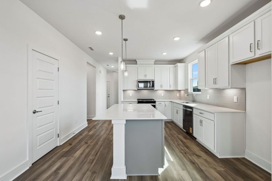 Furnished interior view inside a new home in Del Webb Barton Village, Lebanon (Image 9).