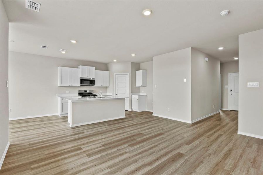 Spacious, unfurnished interior of a new home in Terra Trace, Fort Worth (Image 14).