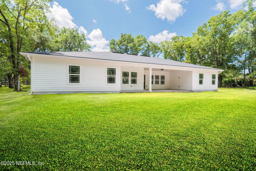 Exterior details and patio area of a home in , Middleburg (Image 18).