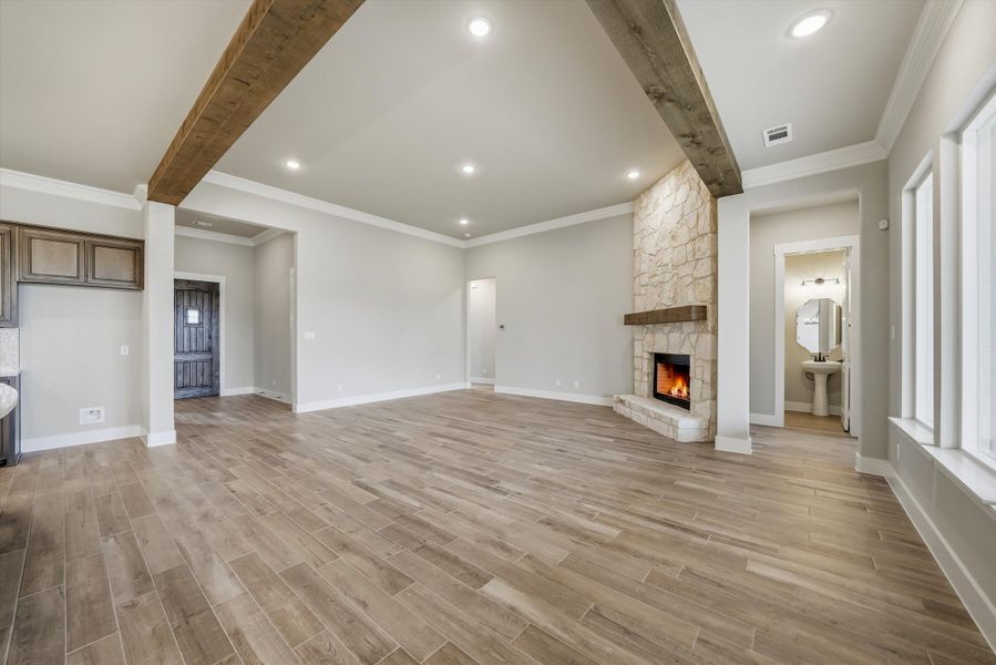 Spacious, unfurnished interior of a new home in Eagle Ridge Estates, Weatherford (Image 18).