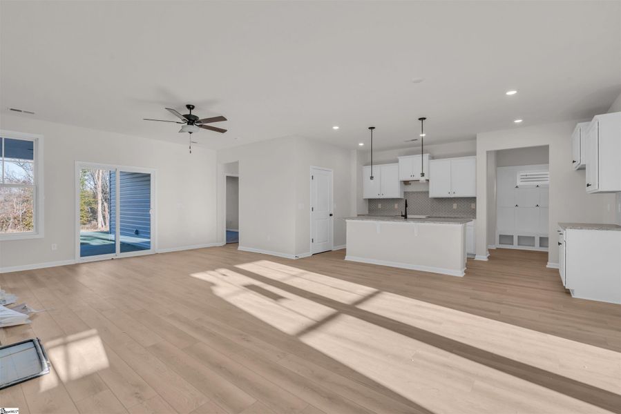 Spacious, unfurnished interior of a new home in Lynbrook, Boiling Springs (Image 16).