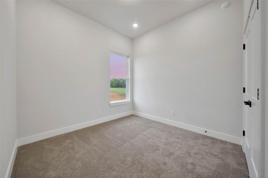 Spacious, unfurnished interior of a new home in , Rosharon (Image 38).