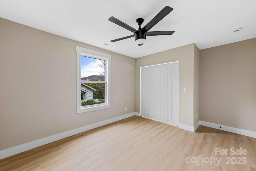Spacious, unfurnished interior of a new home in , Marion (Image 37).