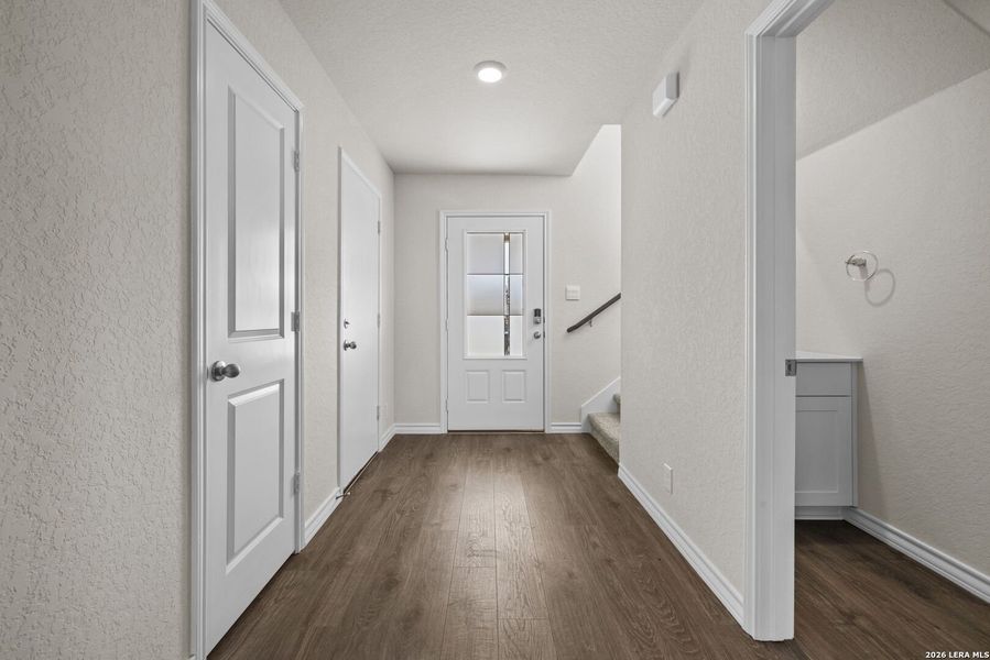 Spacious, unfurnished interior of a new home in Stonehill, San Antonio (Image 12).