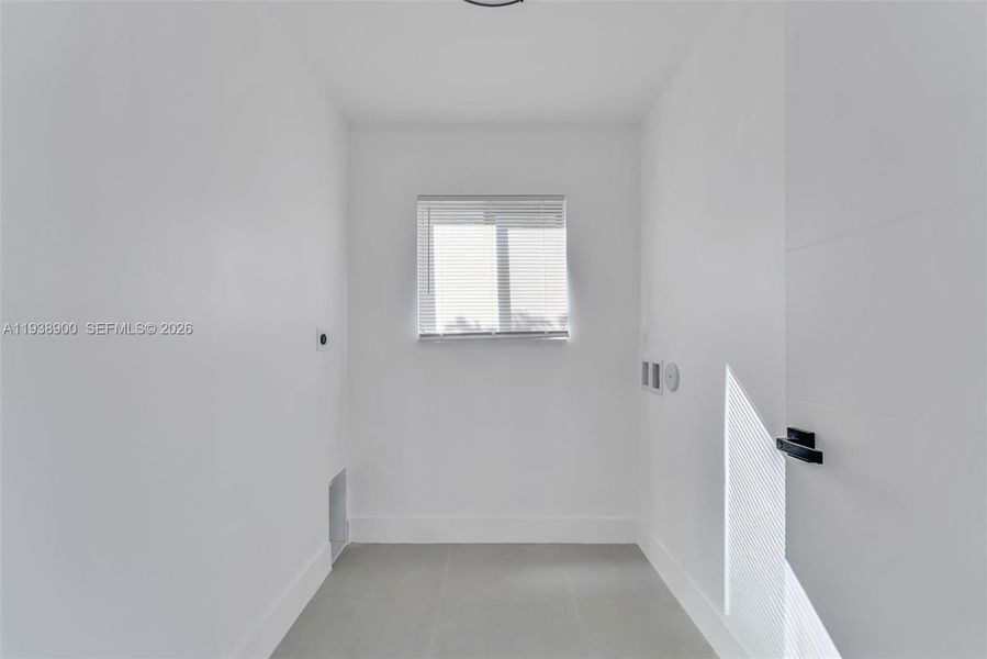 Spacious, unfurnished interior of a new home in , Miami (Image 13).