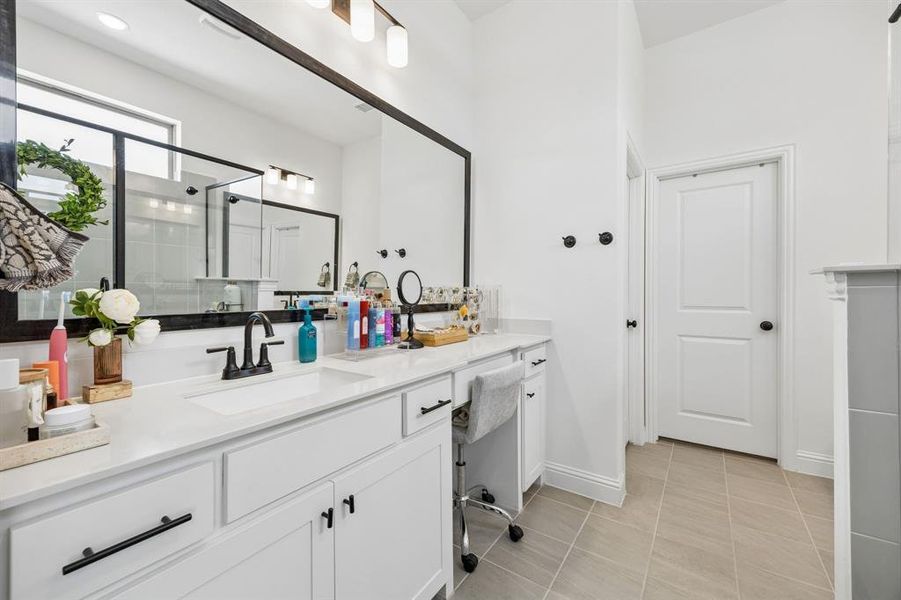 Furnished interior view inside a new home in , Grand Prairie (Image 17).