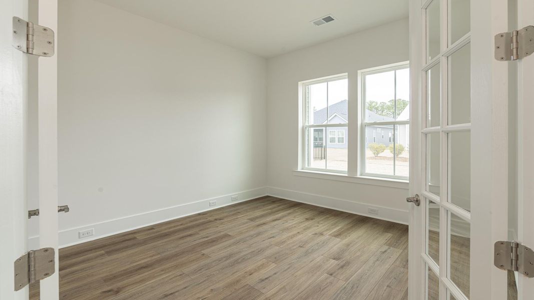Spacious, unfurnished interior of a new home in , Summerville (Image 9).