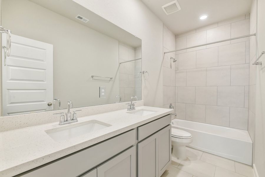 Furnished interior view inside a new home in Summer Place  35', Montgomery (Image 17).