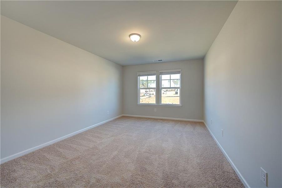 Spacious, unfurnished interior of a new home in Riverbend Overlook, Fayetteville (Image 28).