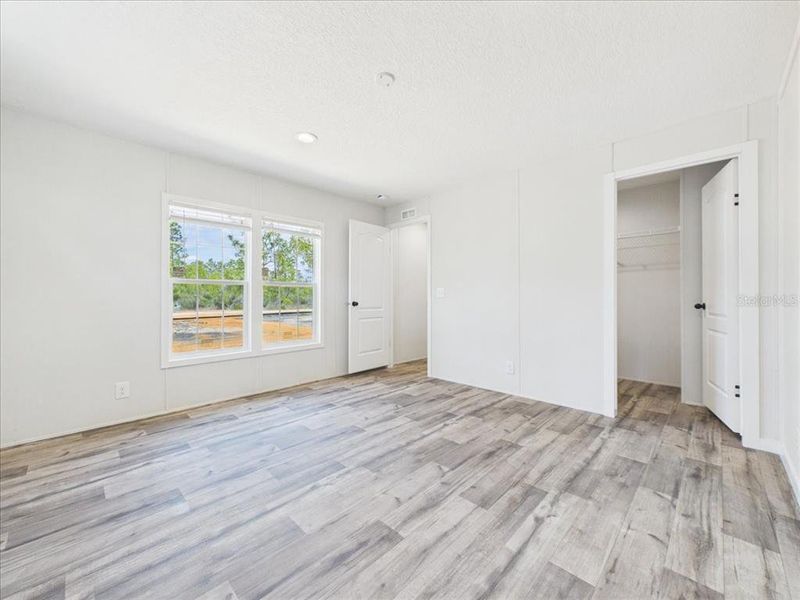 Spacious, unfurnished interior of a new home in , Hawthorne (Image 18).