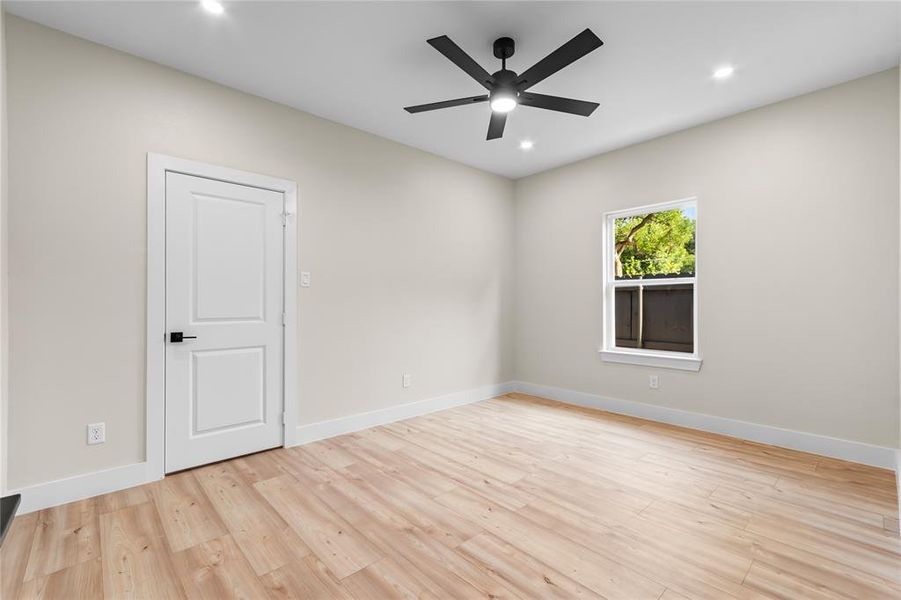 Spacious, unfurnished interior of a new home in , Dallas (Image 34).