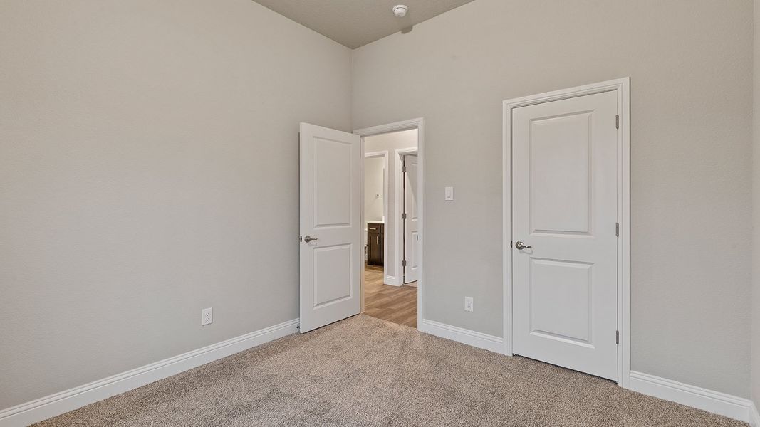 Spacious, unfurnished interior of a new home in Lakeview Pointe, Grand Prairie (Image 26).