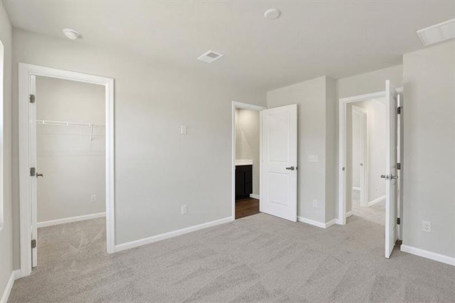 Spacious, unfurnished interior of a new home in Royal Oaks Single-Family Homes, Hardeeville (Image 22).